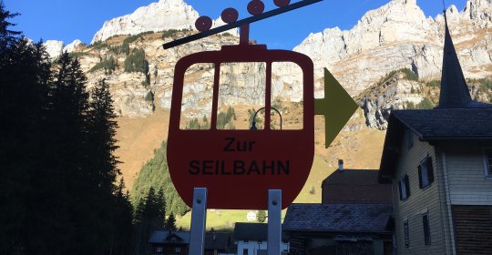 Die Bergbahn Fisetengrat in Urnerboden Dorf. Gut erreichbar mit Auto oder ÖV.